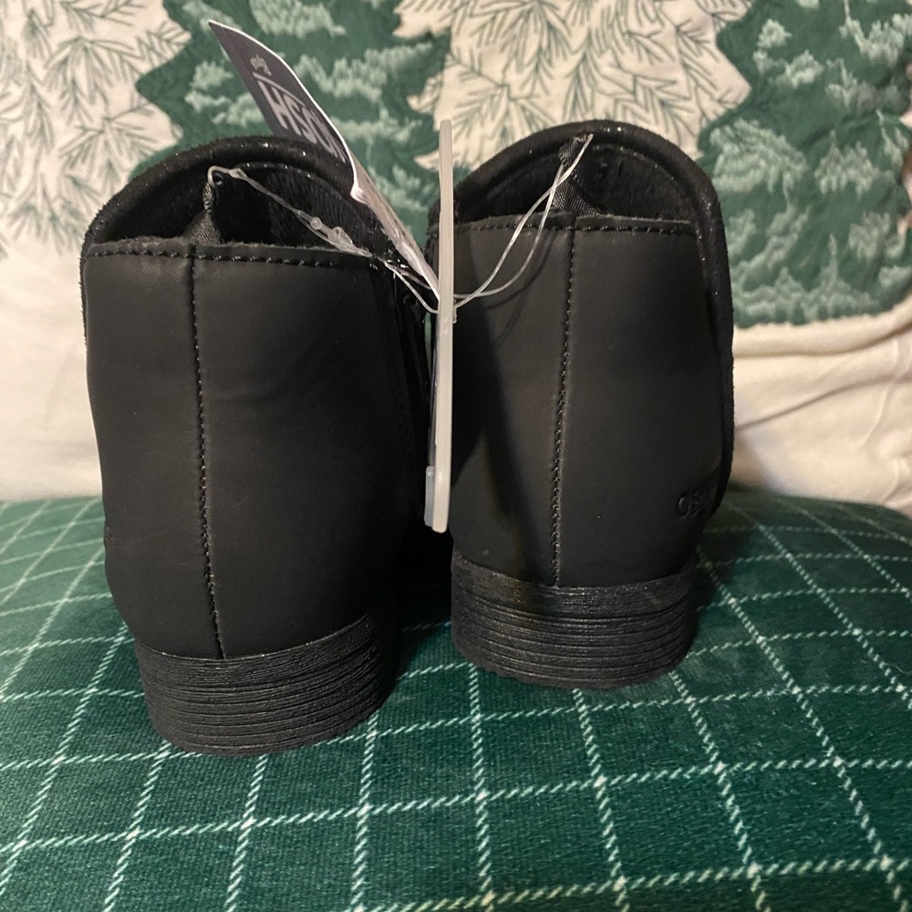 Black laser cute floral glitter accent booties - Picture 5 of 10